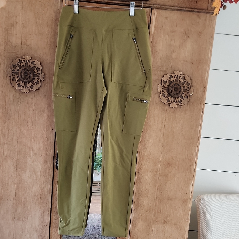 Athleta Cargo Pants in Olive, Size 6